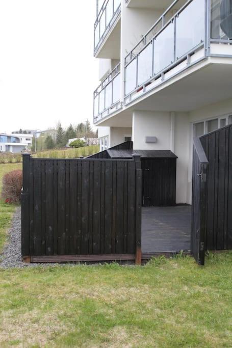 Quiet And Cozy Apartment With A Lake View Reykjavik Extérieur photo